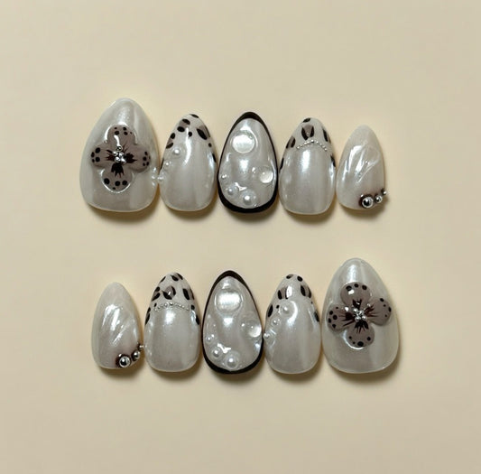 Künstliche Fingernägel zum Aufkleben